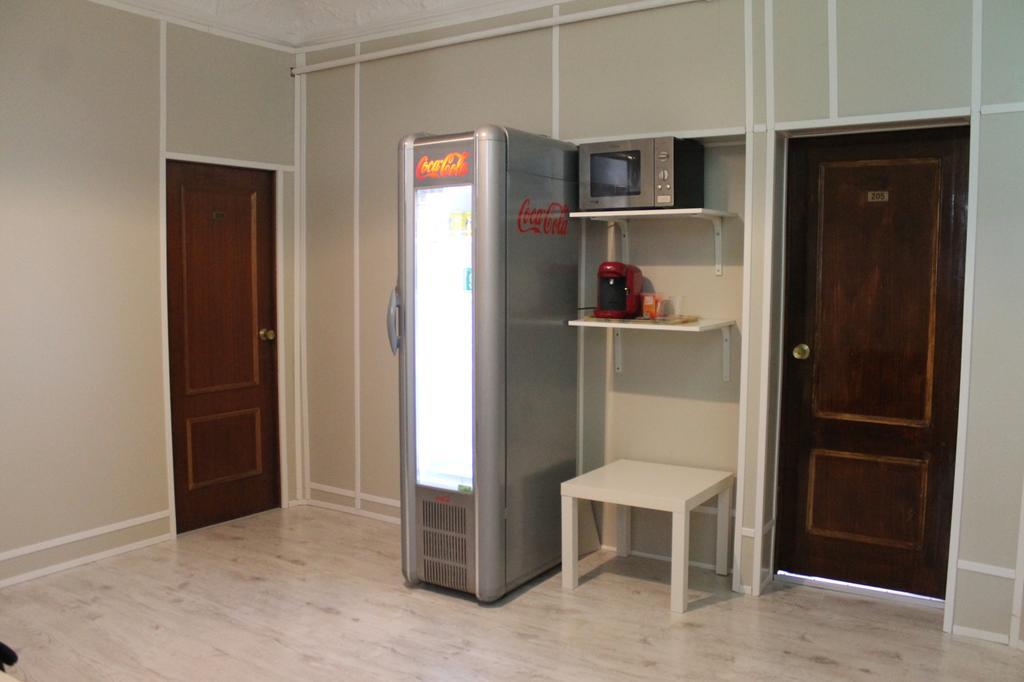 Hostal Trevinca Madrid Exterior photo