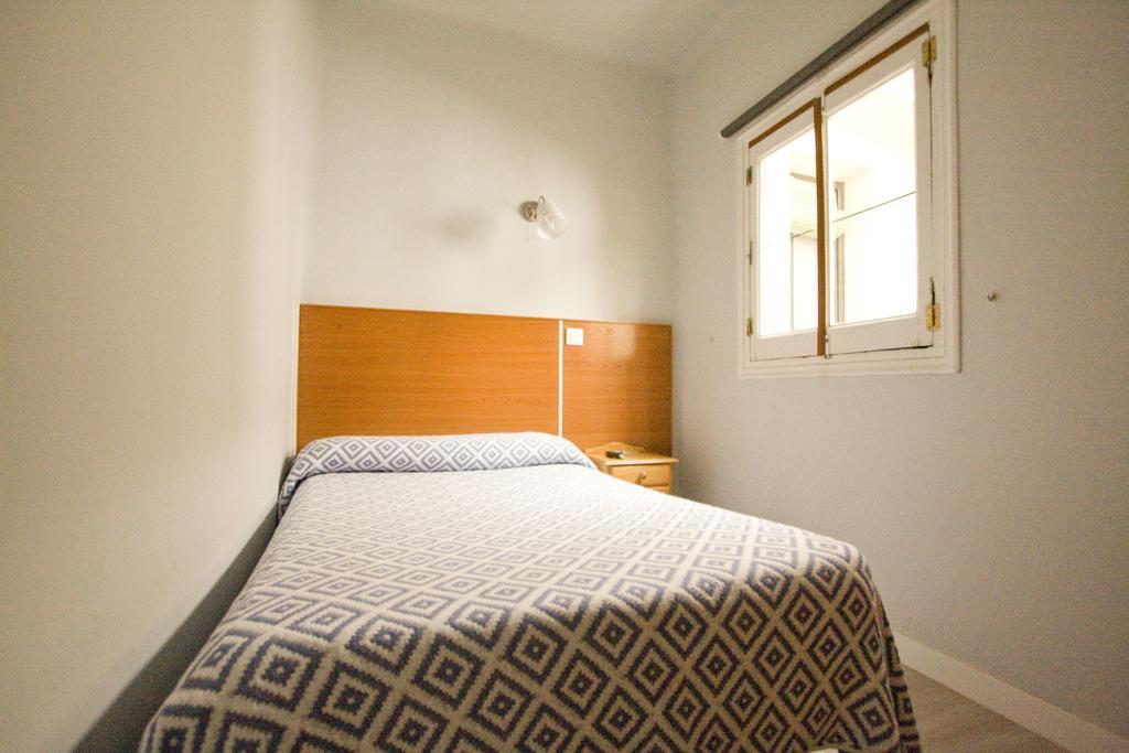 Hostal Trevinca Madrid Exterior photo
