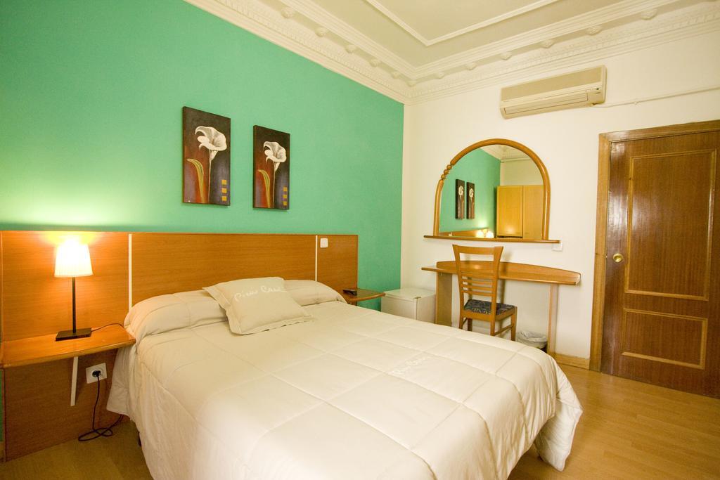 Hostal Trevinca Madrid Exterior photo