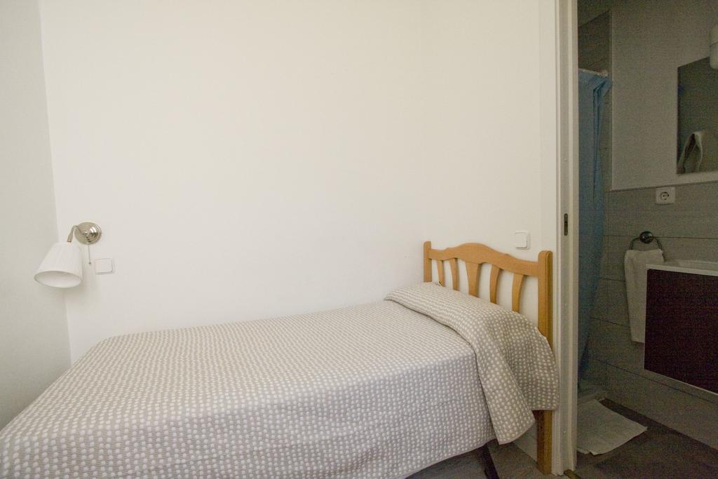 Hostal Trevinca Madrid Exterior photo