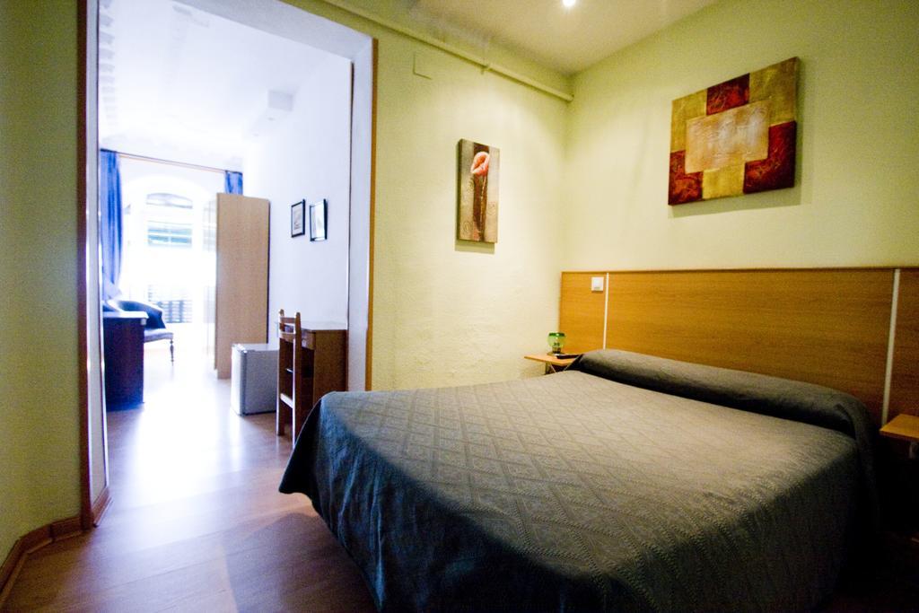 Hostal Trevinca Madrid Exterior photo