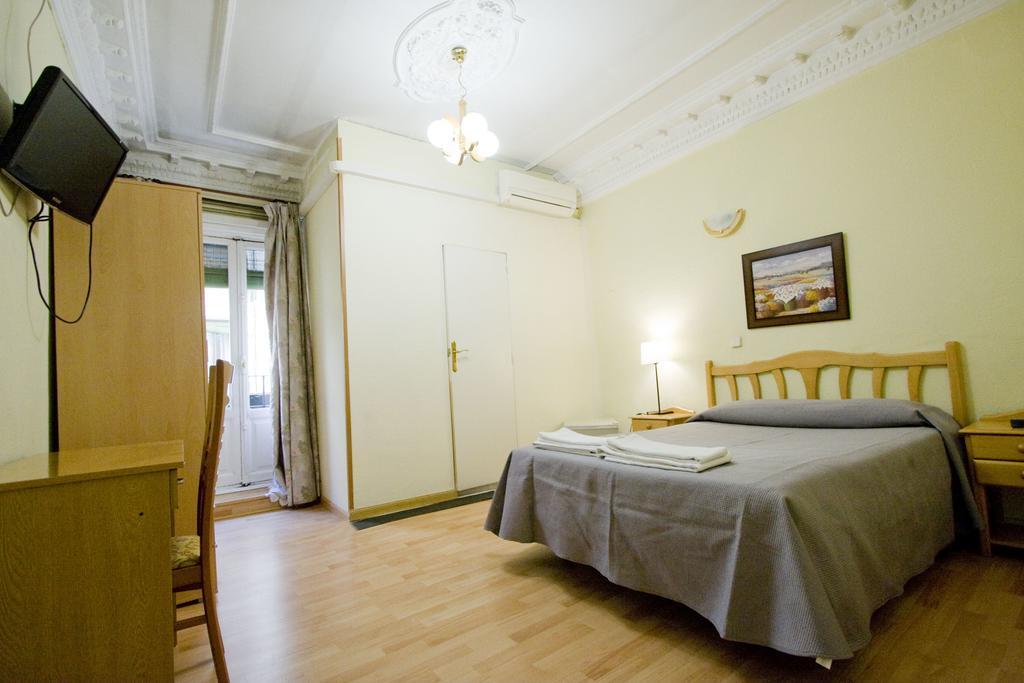 Hostal Trevinca Madrid Exterior photo