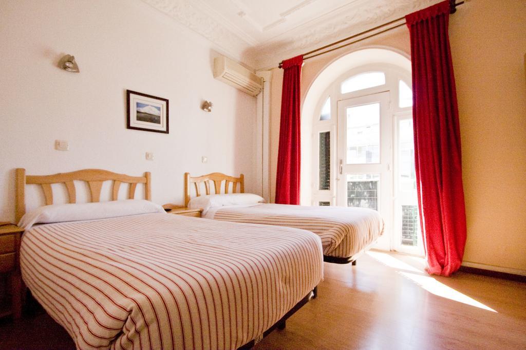 Hostal Trevinca Madrid Exterior photo