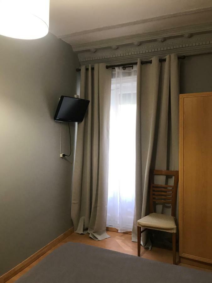 Hostal Trevinca Madrid Exterior photo