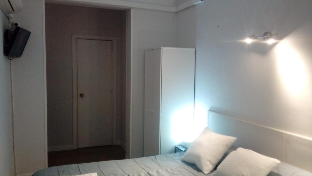 Hostal Trevinca Madrid Exterior photo